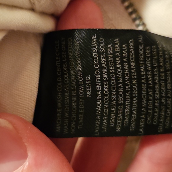 Banana Republic| Cream Pleated Chino Shorts| Sz. 10| Resort, Preppy, Old Money - Picture 6 of 10